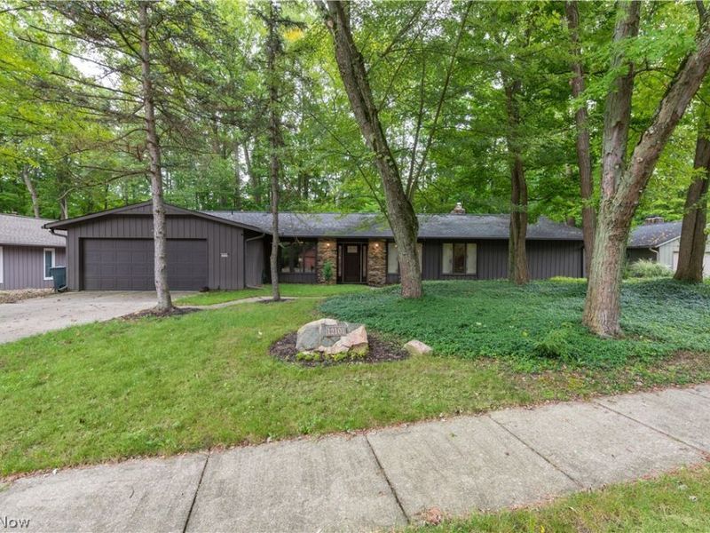 12101 The Bluffs, Strongsville, OH 44136 Photo 1