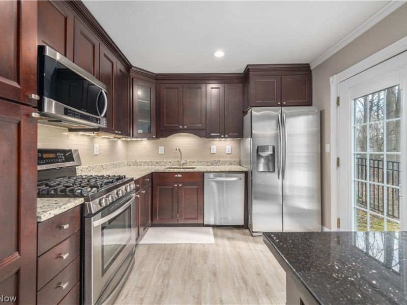 12101 The Bluffs, Strongsville, OH 44136 Photo 17