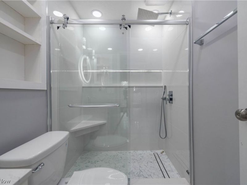 12101 The Bluffs, Strongsville, OH 44136 Photo 24