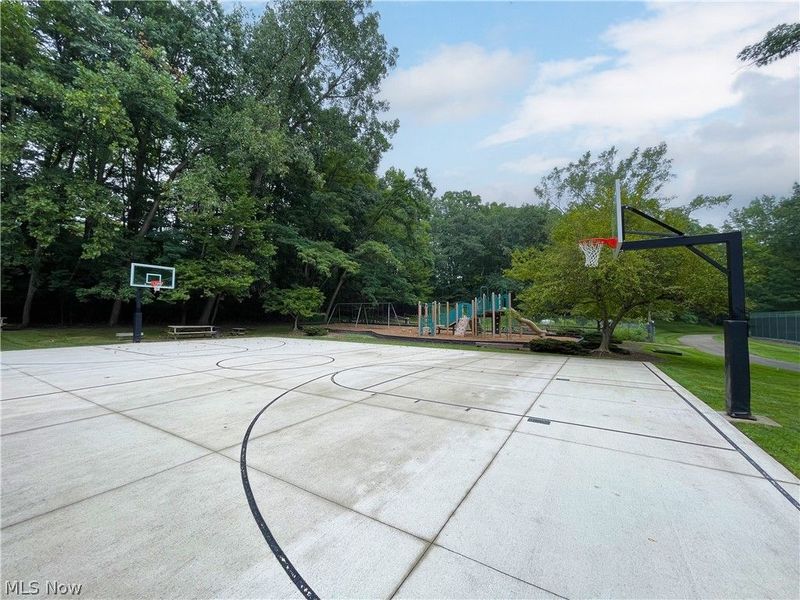 12101 The Bluffs, Strongsville, OH 44136 Photo 37