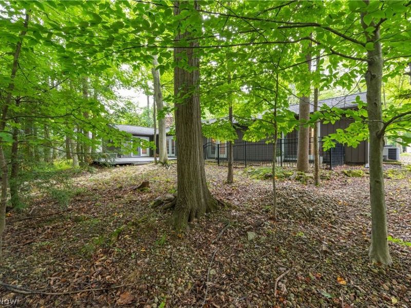 12101 The Bluffs, Strongsville, OH 44136 Photo 4