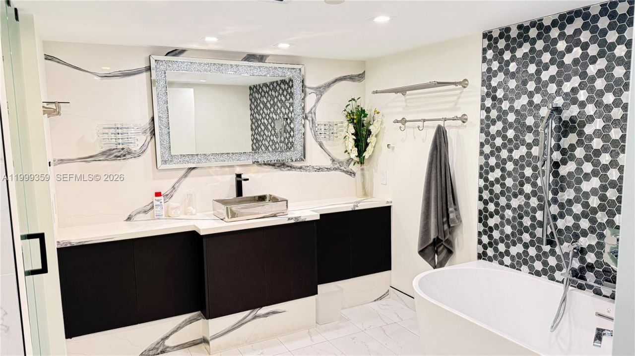 19707 Turnberry Way, Unit 18K, Aventura, FL 33180 Photo