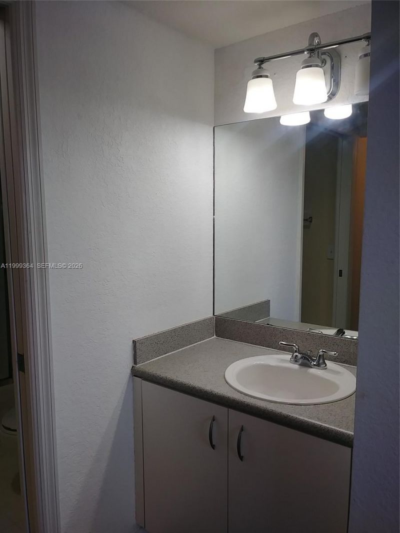 816 NW 11th St , Unit 1002, Miami, FL 33136 Photo