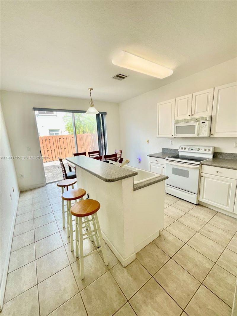 5628 NW 113th Ave, Unit 5628, Doral, FL 33178 Photo