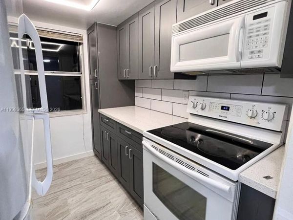 102 SE 10th St , Unit 101, Deerfield Beach, FL 33441