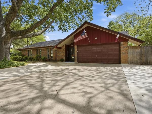 1233 Greenbriar Lane, Cleburne, TX 76033