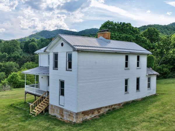 725 Old Spruce Rd, Union, WV 24983