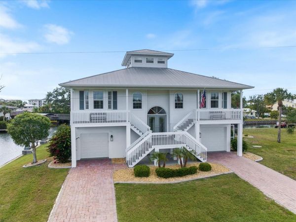 9181 LAKE DRIVE , ENGLEWOOD, FL 34224