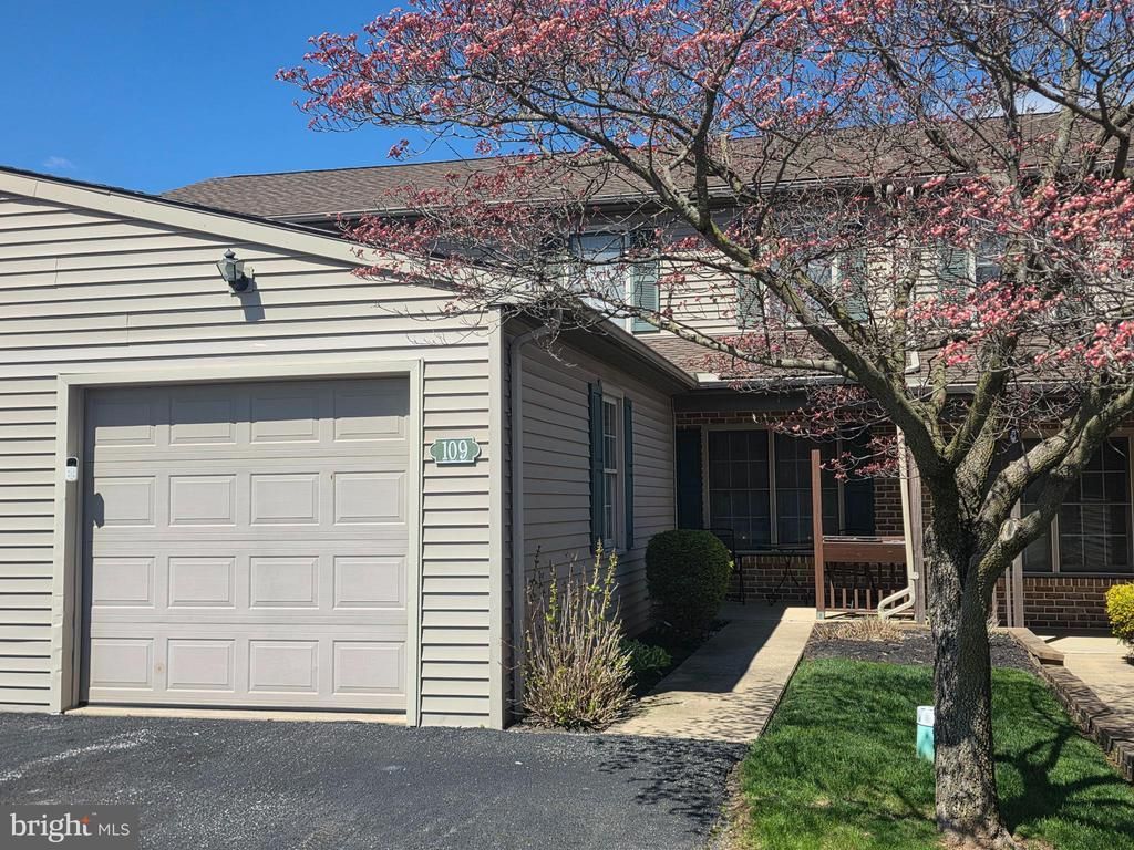 109 OAK CROSSING, DALLASTOWN, PA 17313