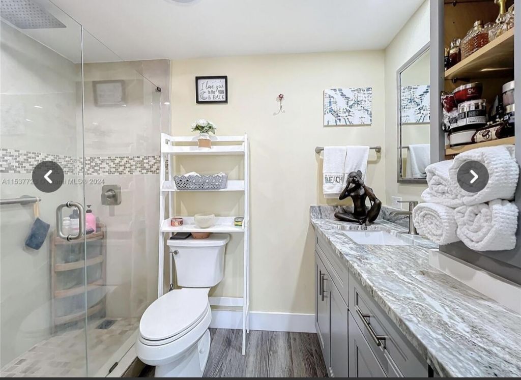 460 Paradise Isle Boulevard, Unit 205, Hallandale Beach, FL 33009 Photo