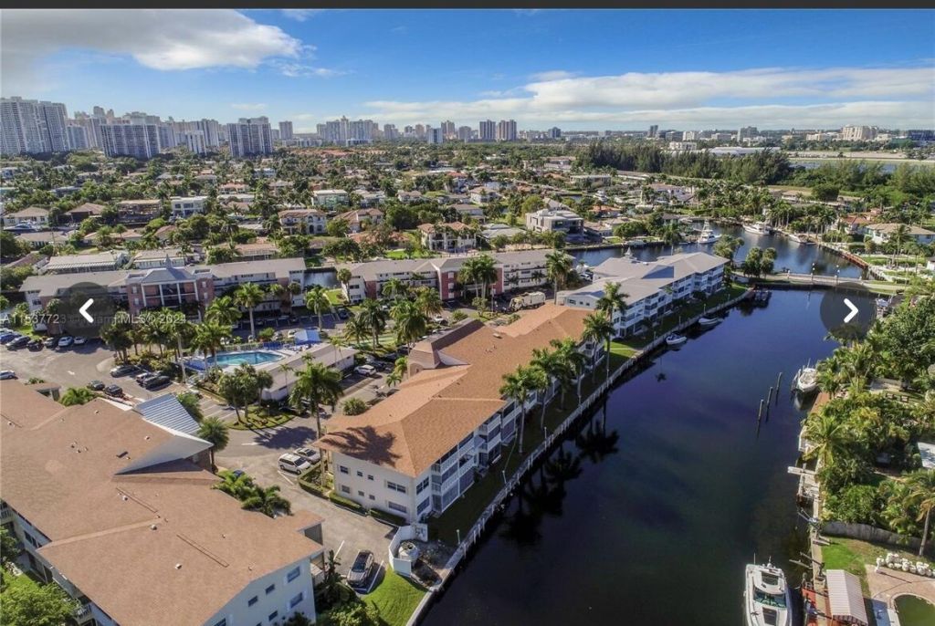 460 Paradise Isle Boulevard, Unit 205, Hallandale Beach, FL 33009 Photo