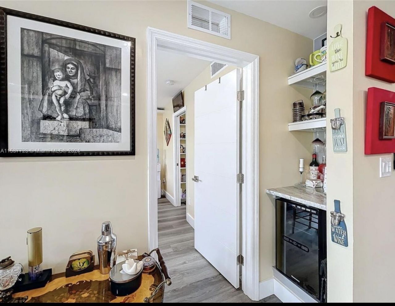 460 Paradise Isle Boulevard, Unit 205, Hallandale Beach, FL 33009 Photo