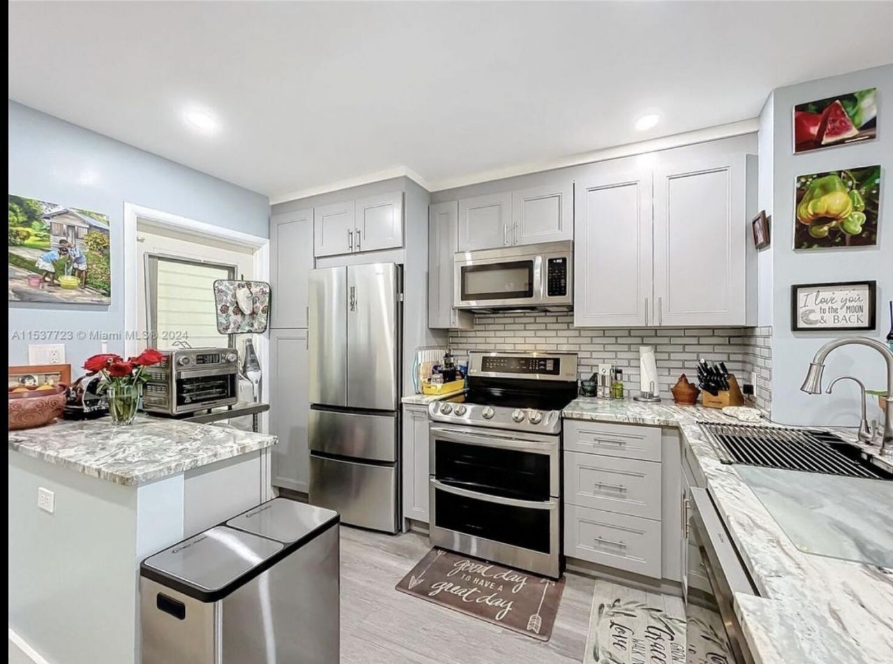 460 Paradise Isle Boulevard, Unit 205, Hallandale Beach, FL 33009 Photo