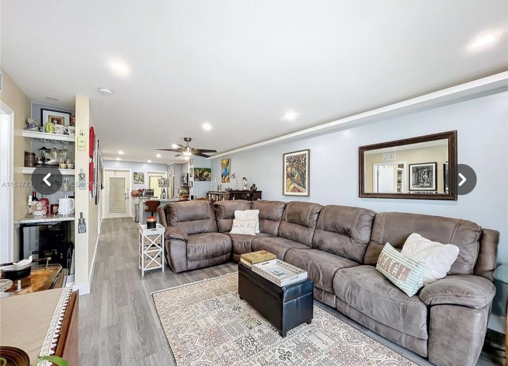 460 Paradise Isle Boulevard, Unit 205, Hallandale Beach, FL 33009 Photo