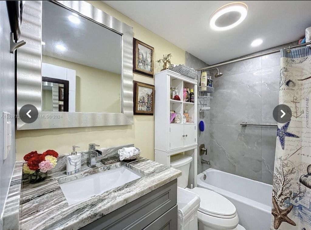 460 Paradise Isle Boulevard, Unit 205, Hallandale Beach, FL 33009 Photo