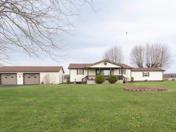 2252 W Drake Road, Kendallville, IN 46755