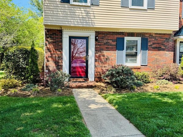 2705 N Center Street, Unit 36, Hickory, NC 28601