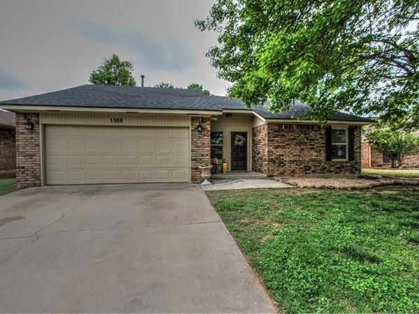 1308 Oswego Drive, Yukon, OK 73099