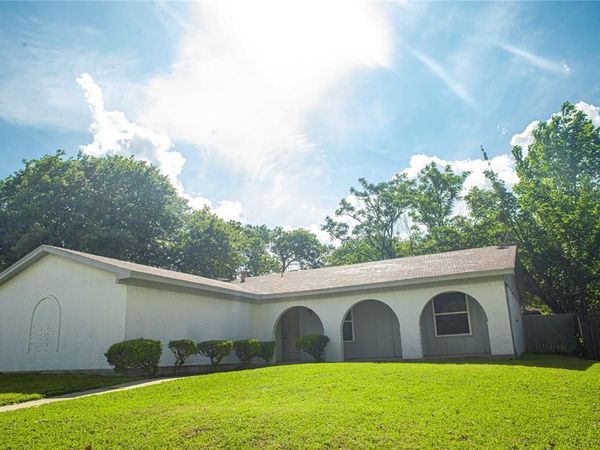 1432 Barron Lane , Fort Worth, TX 76112