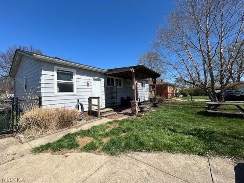 11821 Ronald Drive, Parma, OH 44130 Photo 4