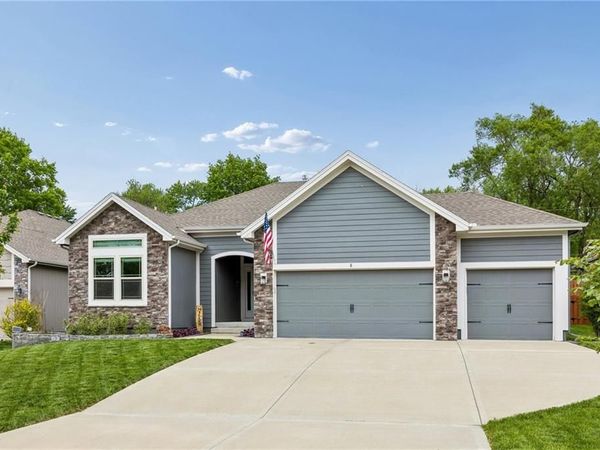 8 NE 102nd Street, Kansas City, MO 64155