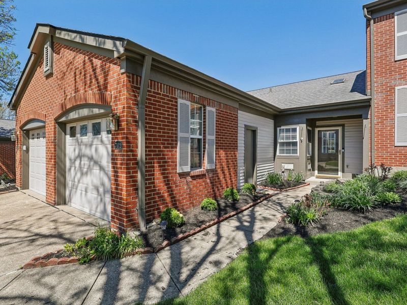 7112 Sweetwater Drive, Florence, KY 41042 Photo 2