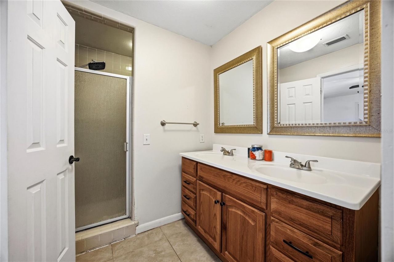 3900 NW 37th Place , Gainesville, FL 32606 Photo