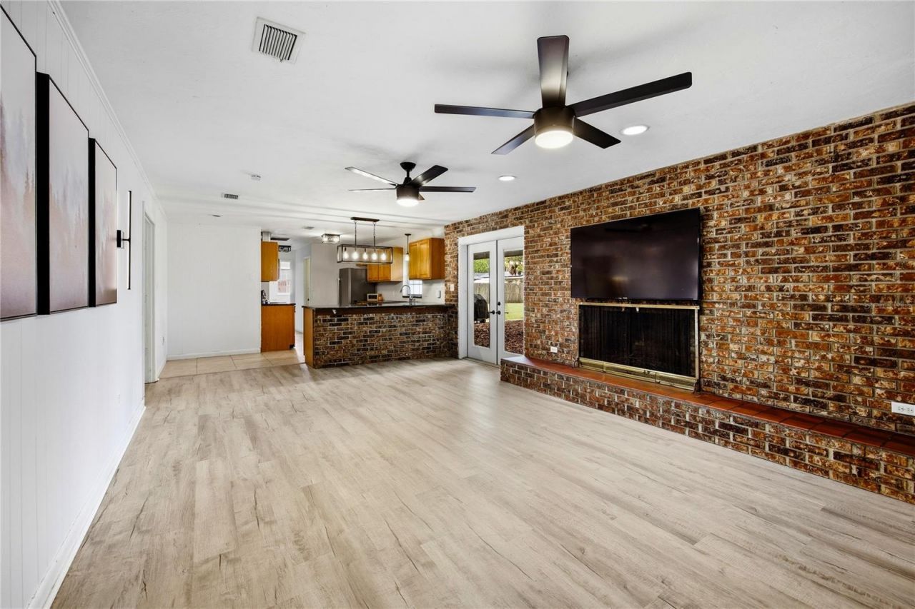 3900 NW 37th Place , Gainesville, FL 32606 Photo