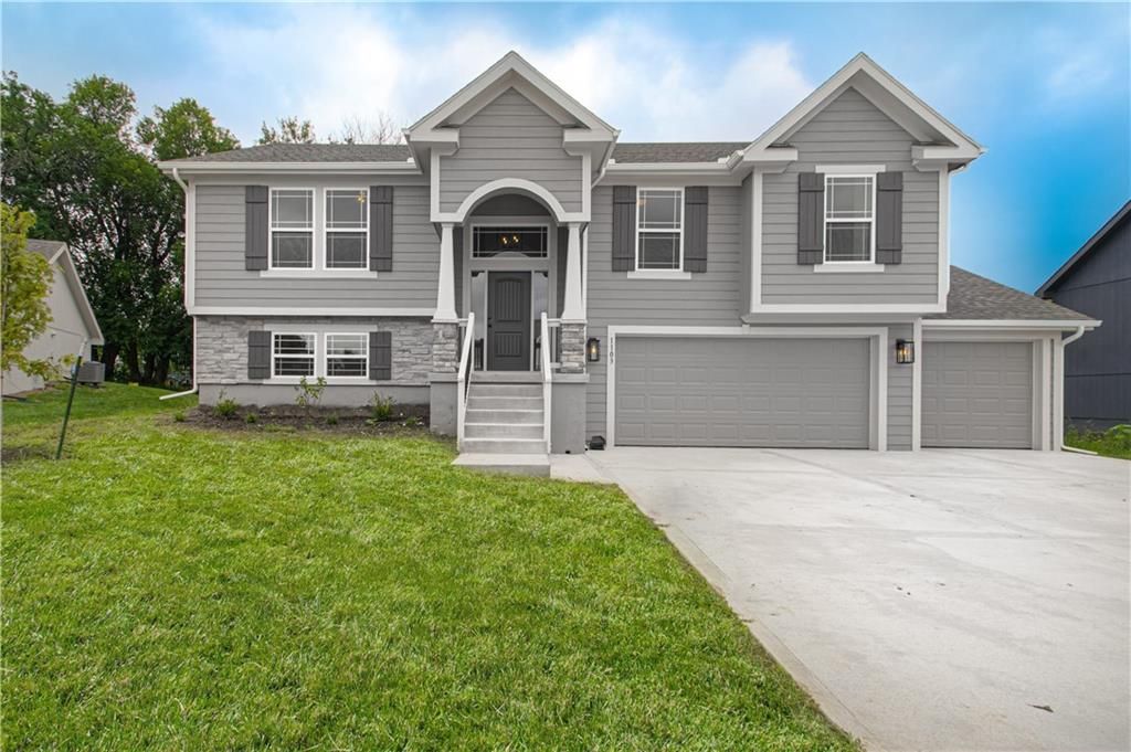 10139 N Poplar Avenue, Kansas City, MO 64156 Main Photo
