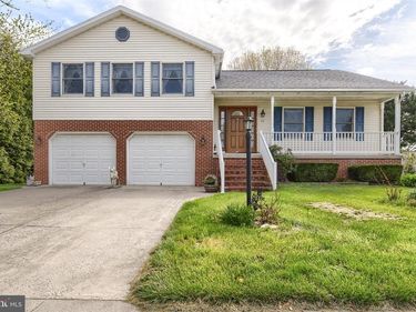 32 CHINKAPIN DRIVE, NEW OXFORD, PA 17350