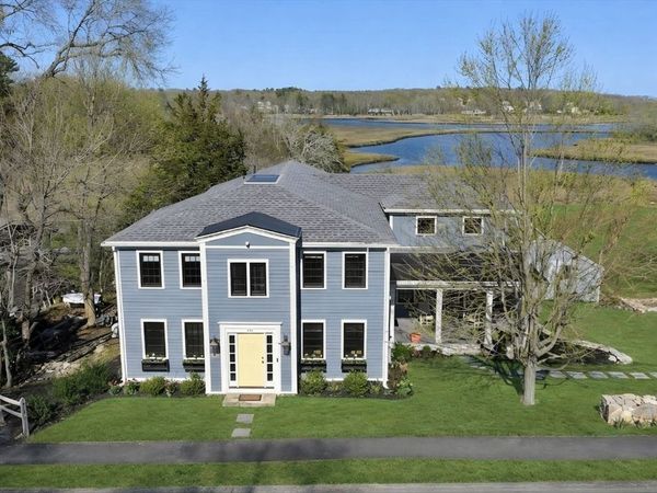 392 S Main St, Cohasset, MA 02025