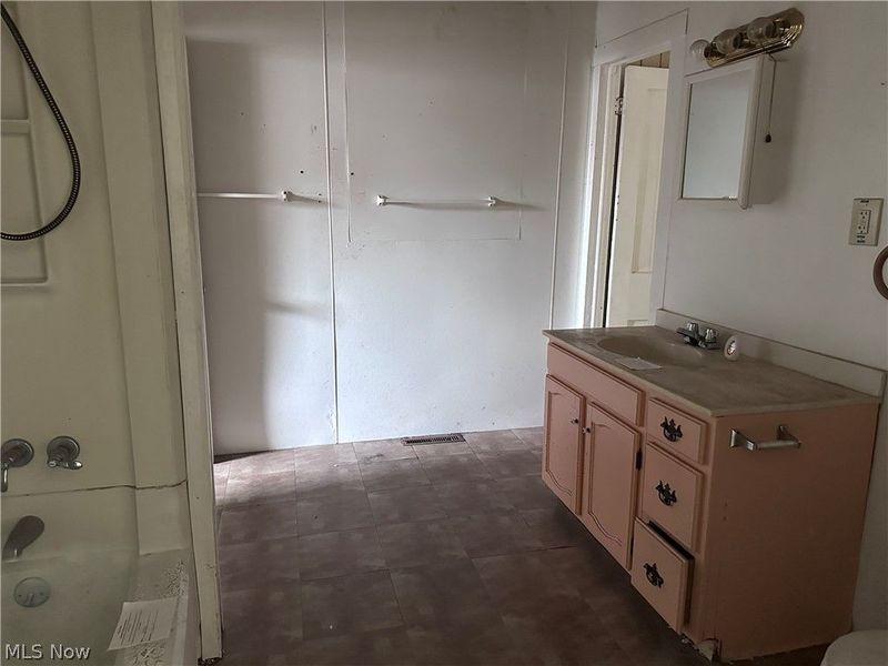 284 Clay, Conneaut, OH 44030 Photo 21