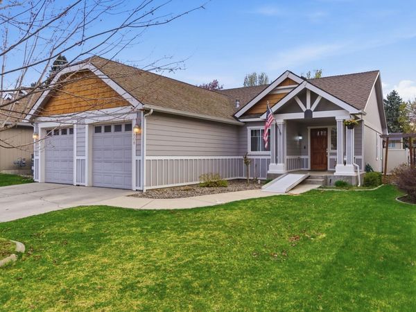 808 S Mayhew Ln, Spokane Valley, WA 99216