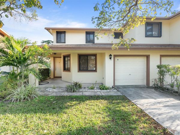 6094 Live Oak Court, Unit B, Tamarac, FL 33319