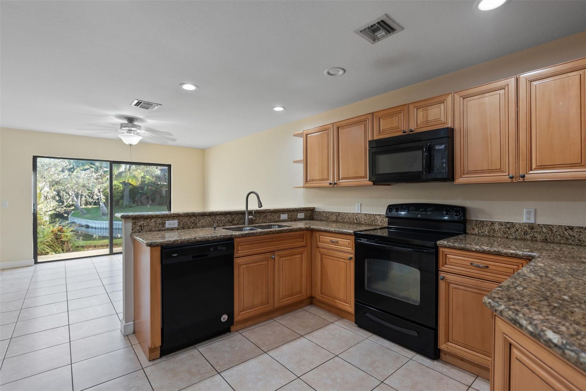 6094 Live Oak Court, Unit B, Tamarac, FL 33319 Photo