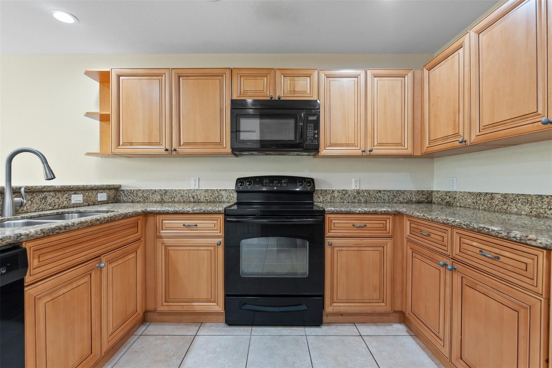 6094 Live Oak Court, Unit B, Tamarac, FL 33319 Photo