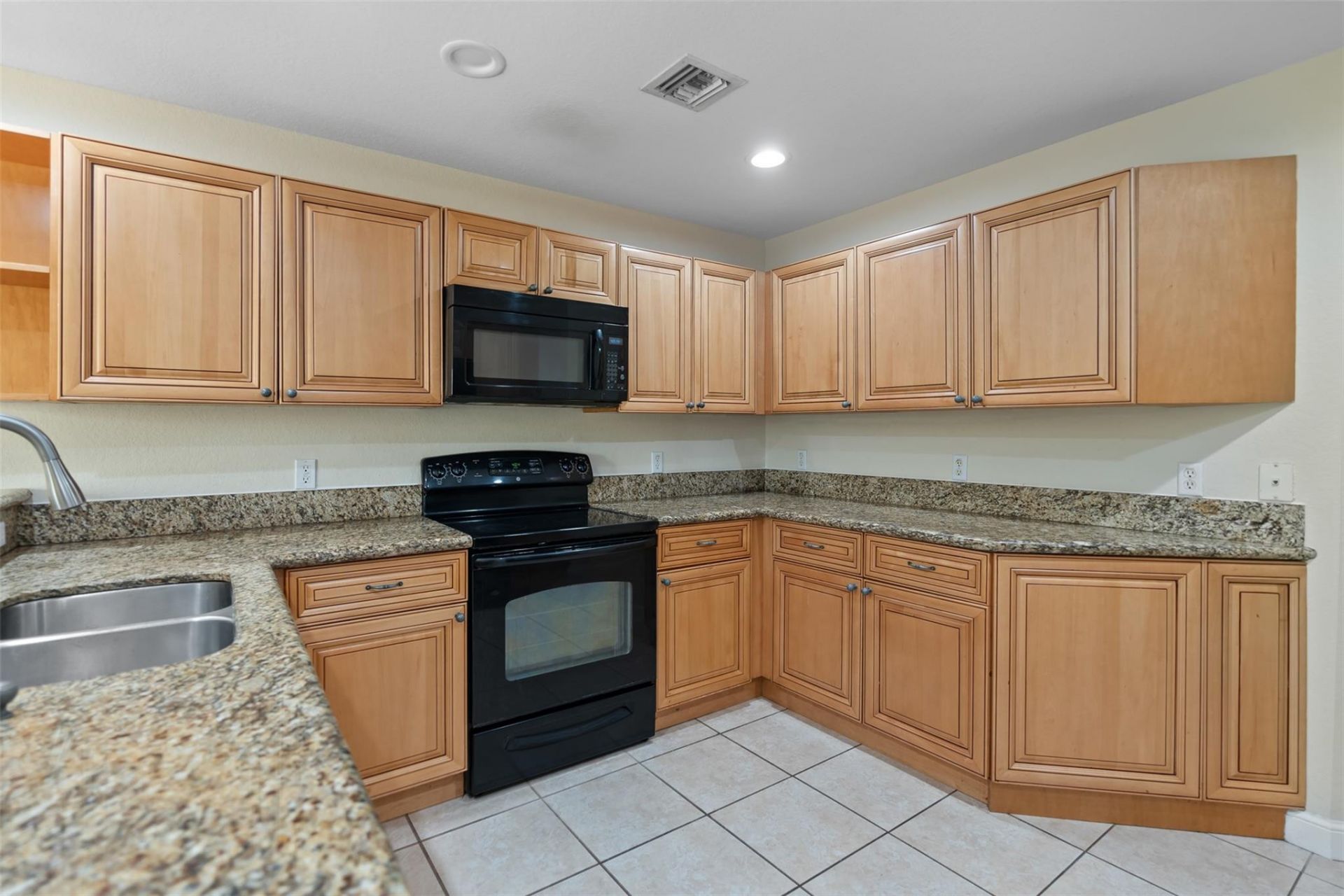 6094 Live Oak Court, Unit B, Tamarac, FL 33319 Photo