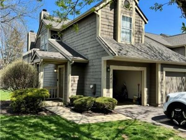 241 Queens Crossing, Centerville, OH 45458