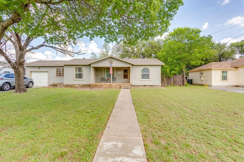 4548 Hodgkins Road, Lake Worth, TX 76135 Main Photo