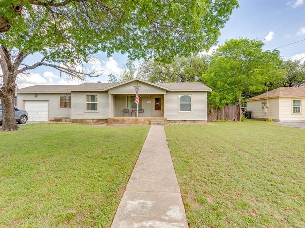 4548 Hodgkins Road, Lake Worth, TX 76135
