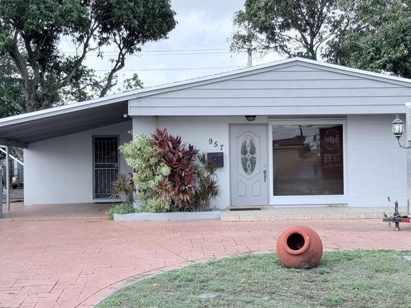 957 W 67th Street, Hialeah, FL 33012
