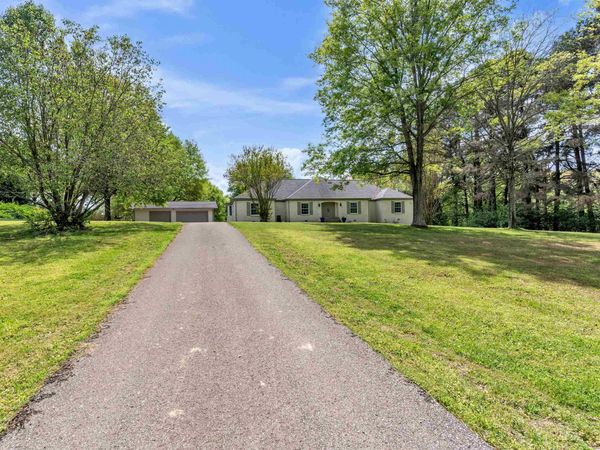 3105 IVY DR, Eads, TN 38028