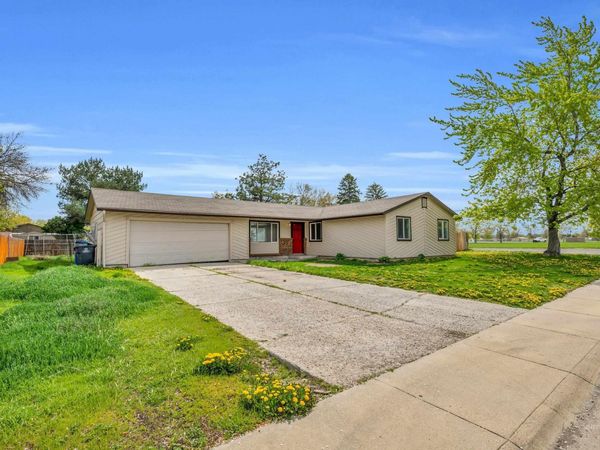 702 Meadowview Dr, Nampa, ID 83651