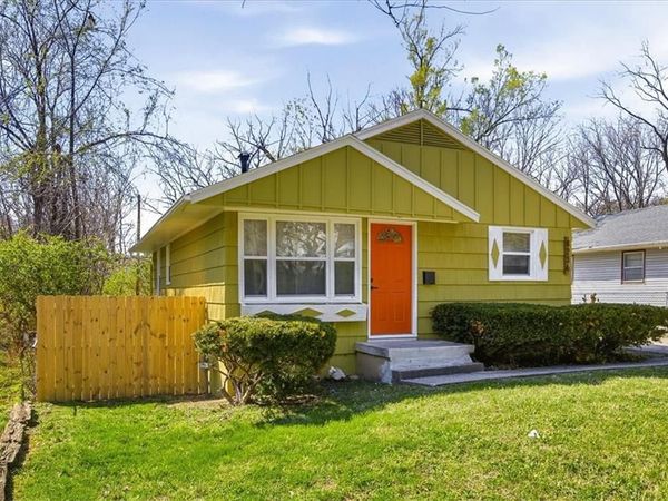 8236 Flora Avenue, Kansas City, MO 64131