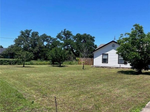 90 Huge Oak Street , Bertram, TX 78605