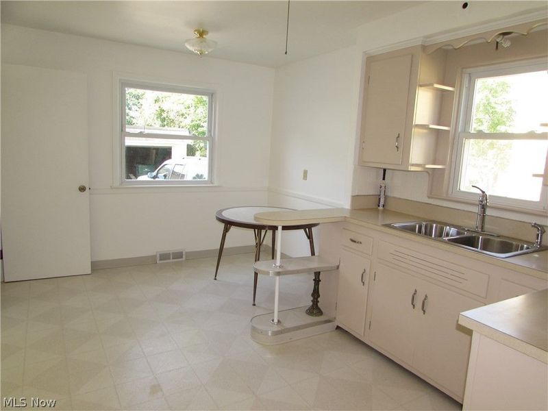 20732 APPLEGATE Road, Maple Heights, OH 44137 Photo 21