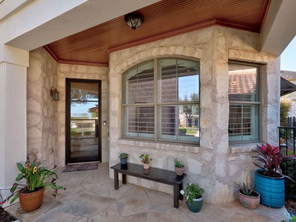 4 Hightrail WAY, The Hills, TX 78738