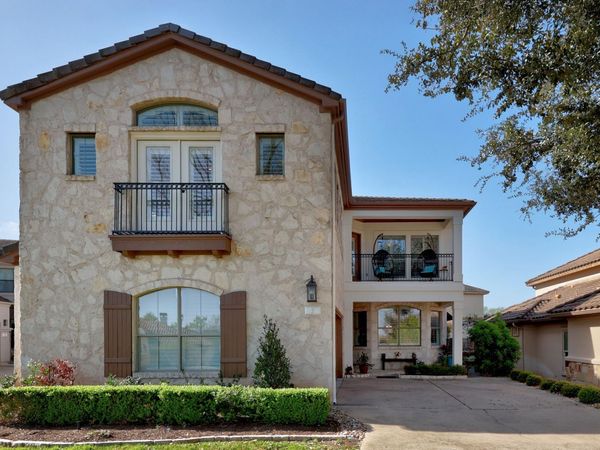 4 Hightrail WAY, The Hills, TX 78738