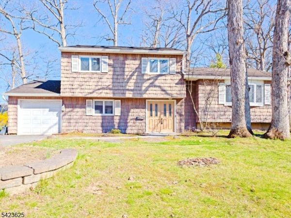 14 Bunyan Dr, Livingston, NJ 07039