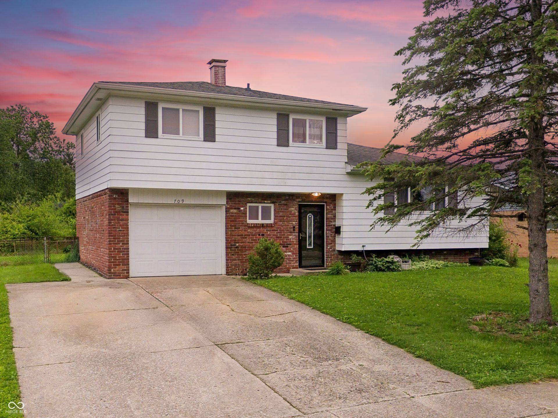 709 N Bend Road, Beech Grove, IN 46107 Main Photo